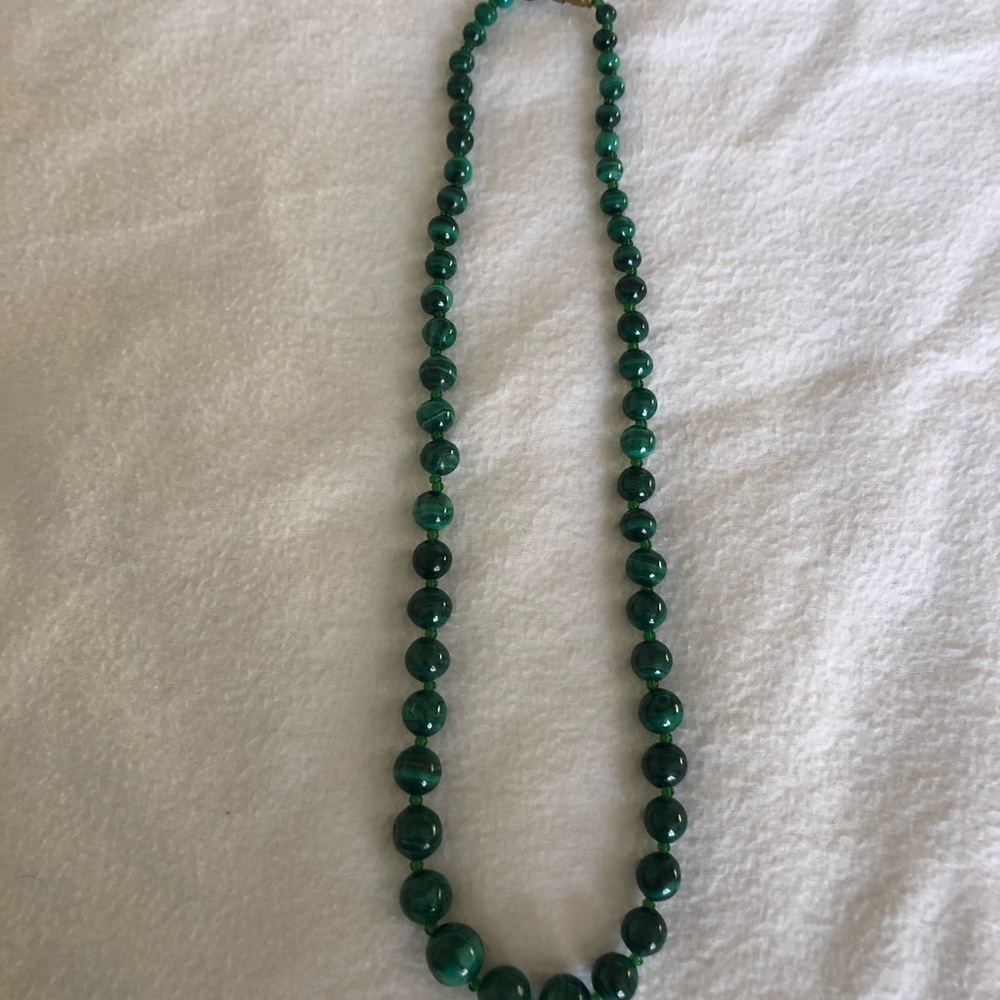Costume jewelry-green jade necklace